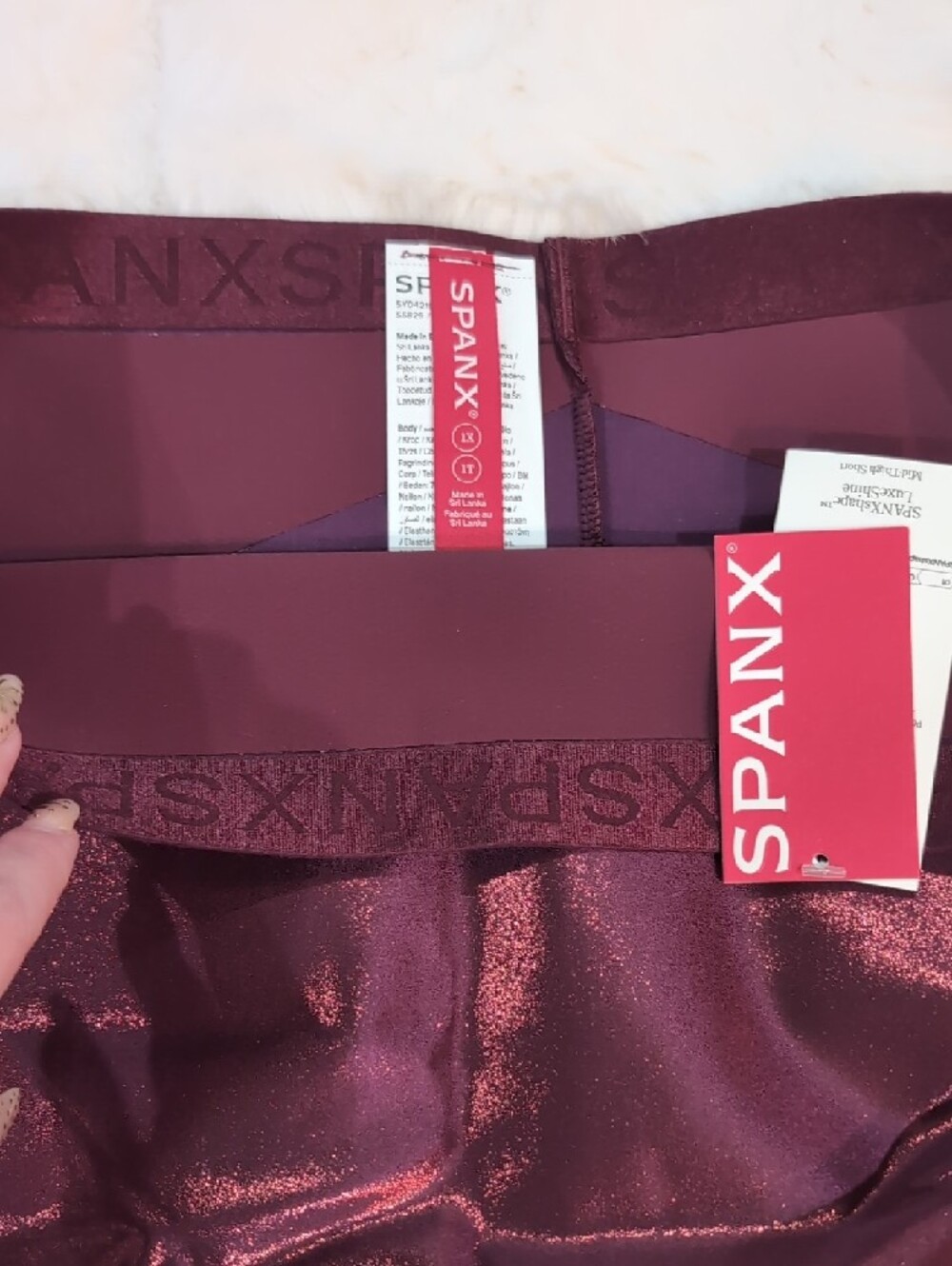 SPANX Mid-Thigh Short Luxe Shine - Picture 2 of 3